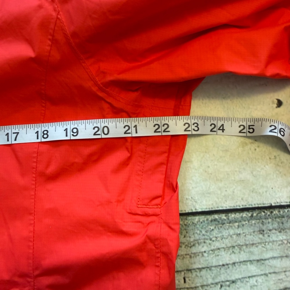 The North Face Women's Venture 2 Jacket in a coral color. L - Picture 4 of 8